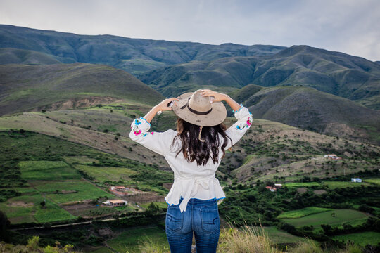 mirando las monta&ntilde;as