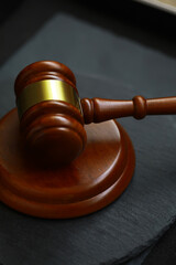 Obraz premium Wooden Gavel on Slate Surface Representing Justice and Legal Proceedings