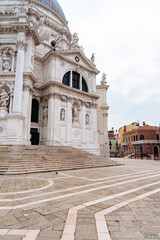 Naklejka premium Visit to a historic church in Venice on a cloudy day with few people present