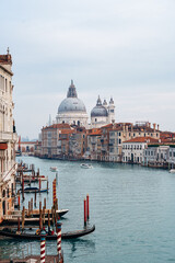 Naklejka premium View of buildings and boats along a canal in Venice during a cloudy day