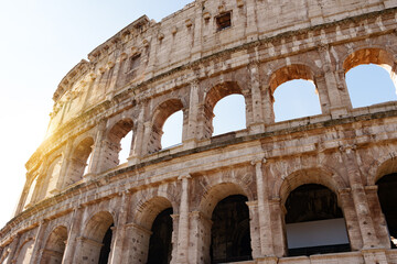 Obraz premium Explore the Colosseum in Rome during a clear sunny day