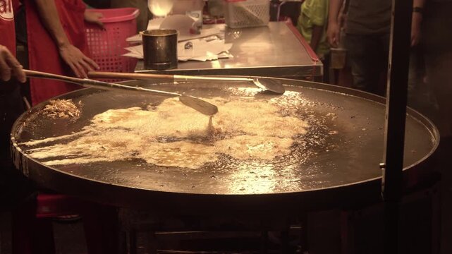 Cooking Thai fried mussels recipe, or hoi tod 