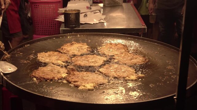 Cooking Thai fried mussels recipe, or hoi tod 