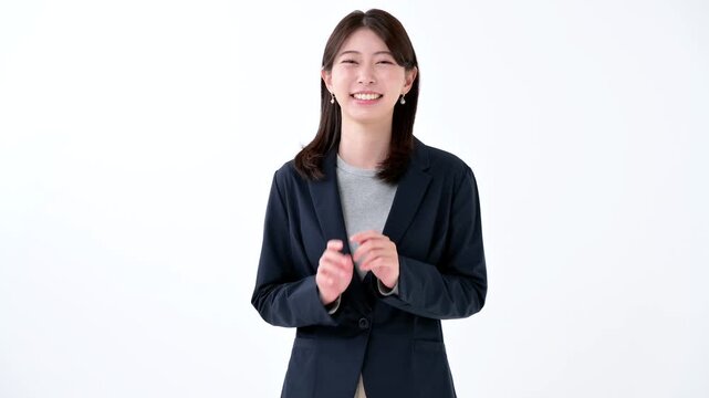 ジャケットを着た女性