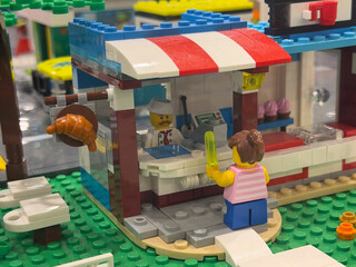 Naklejka premium Lego food stall with chef and customer