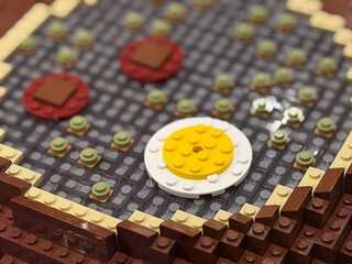 Naklejka premium Lego fried egg on textured tile
