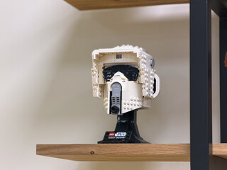 Obraz premium Lego star wars scout trooper helmet on shelf