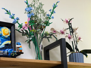 Obraz premium Lego floral arrangement on shelf