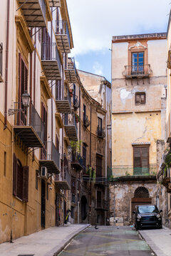Architectural Glimpse of Vicolo delle Travi in Palermo