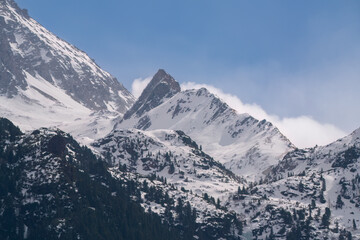 Fototapeta premium strong south wind on the alps, in the hohe tauern national park in austria, at a sunny spring day