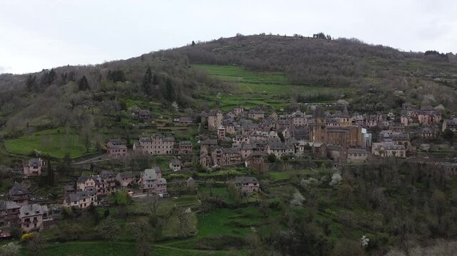 Conques desde el aire