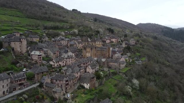 Conques desde el aire
