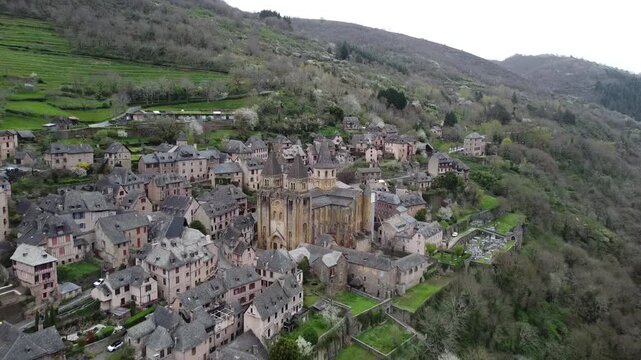 Conques desde el aire