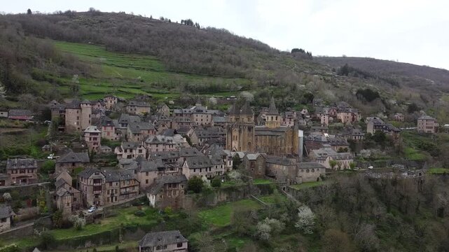 Conques desde el aire