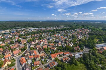 Obraz premium Ausblick auf Röthenbach bei Sankt Wolfgang an der Schwarzach im südlichen Nürnberger Reichswald von oben