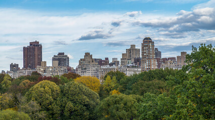 Fototapeta premium Buildings of Manhattan along Central Park in autumn season