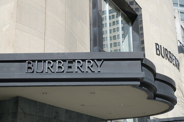 Naklejka premium exterior of Burberry, a clothing store, located here at 100 Bloor St W, Toronto