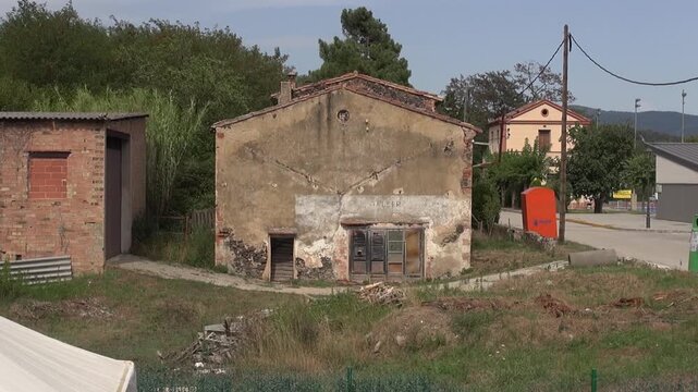 Abandoned old house decrepit town village countryside street nature rural Amer