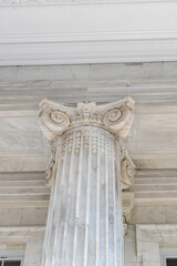 Obraz premium Detail of large fluted Corinthian columns with ornate bases
