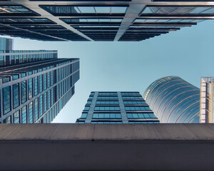 Szklane wieżowce miasta © Krystian