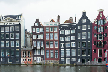 Obraz premium Beautiful waterfront with multicolored buildings at Prinsengracht, Amsterdam