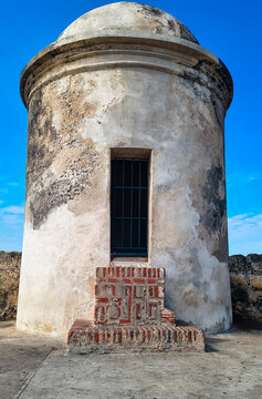 Garita antigua  de las murallas de Cartagena de indias, Colombia.