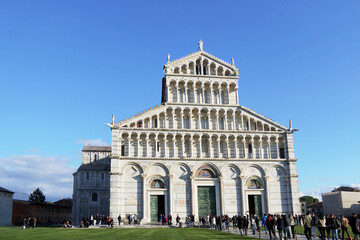 Obraz premium Pisa, Italy; December 31, 2025: Cathedral (Duomo di Pisa) in the famous Piazza dei Miracoli in Pisa, Italy.