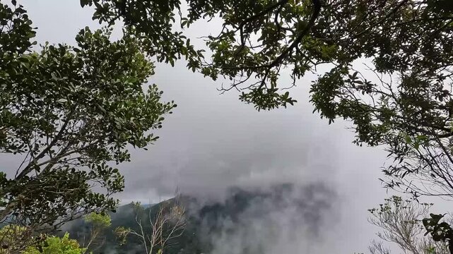 Vista do alto da serra na cidade de Araponga, regi&atilde;o da Serra do Papagaio, Estado de Minas Gerais, Brasil