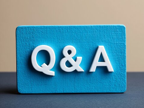 青い背景に白い立体的な文字でデザインされたQ&Aのロゴが目を引くおしゃれな素材