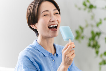 暑いからと言って冷たいものを食べ過ぎない