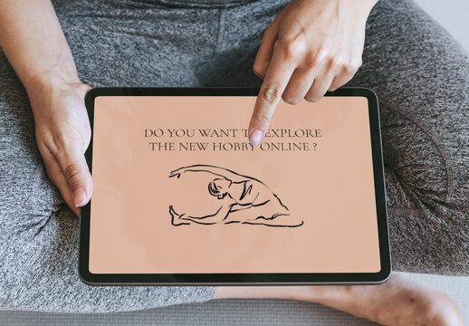 Tablet Mockup Displaying Online Yoga Class PSD