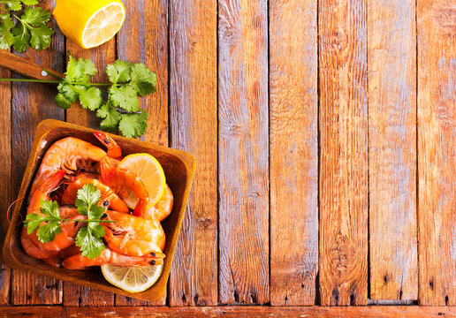 boiled shrimps with lemon