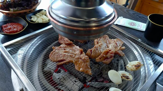 한국음식,음식,돼지갈비,숯불돼지갈비,돼지고기,Korean food, food, pork ribs, charcoal-grilled pork galbi, pork