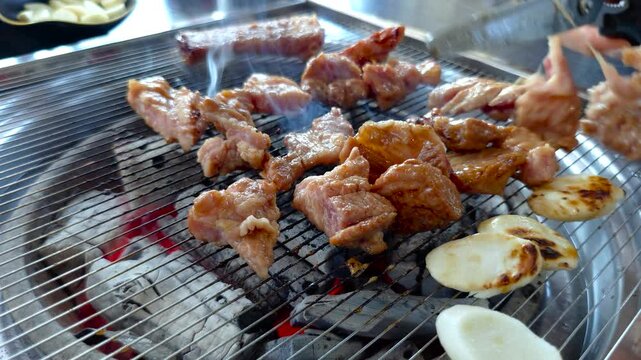 한국음식,음식,돼지갈비,숯불돼지갈비,돼지고기,Korean food, food, pork ribs, charcoal-grilled pork galbi, pork