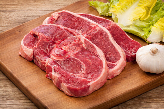 C&ocirc;telettes d&rsquo;agneau crues fra&icirc;ches