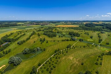 Obraz premium Blick ins bayerische Alpenvorland rund um Mittelstetten-Tegernbach zwischen München und Augsburg