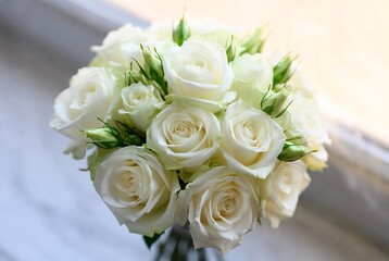 Obraz premium A white rose bouquet rests on a draped cloth.