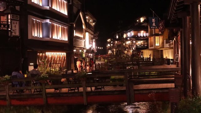 夏の夜の銀山温泉