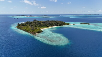 Aerial drone view of Maldives tropical island sandbank and turquoise lagoon reef © FunViralContent
