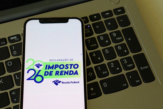 Salvador, Brazil - March 18, 2026: Declara&ccedil;&atilde;o do Imposto de Renda 2026 logo (Brazil Income Tax Declaration 2026) on smartphone screen. Receita Federal (Federal Revenue of Brazil ). 