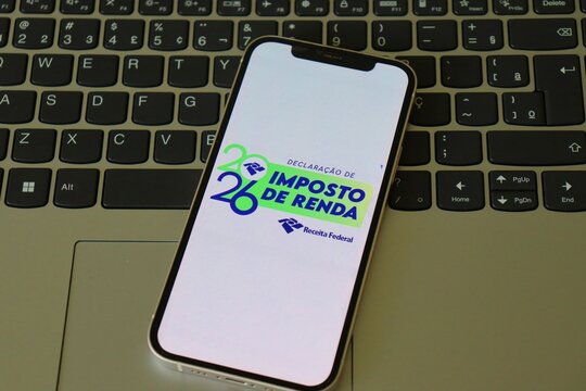 Salvador, Brazil - March 18, 2026: Declara&ccedil;&atilde;o do Imposto de Renda 2026 logo (Brazil Income Tax Declaration 2026) on smartphone screen. Receita Federal (Federal Revenue of Brazil ). 