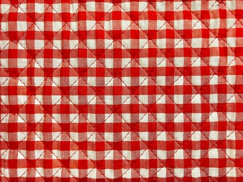 red and white plaid pattern check quilt