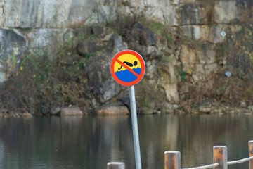 Swimming prohibited sign on a water reservoir © Hausstudio