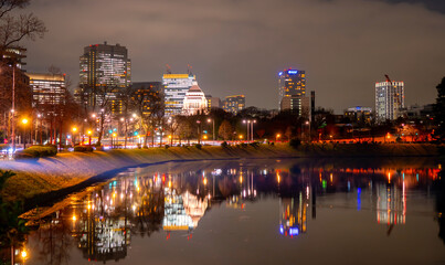 東京 皇居桜田門から望む夜景  © oka