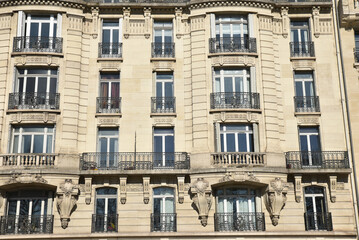 Fototapeta premium Façade haussmannienne à Paris 