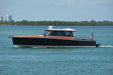 Obraz premium Well Maintained Vintage Cabin Cruiser
