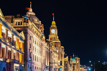 Obraz premium Landmarks lit at night along the waterfront in Shanghai, highlighting city architecture and history. May 1, 2025 China, Shanghai