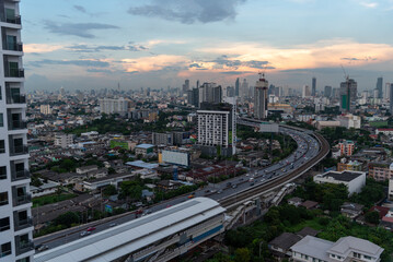 Obraz premium City twilight Amazing cityscape light. Panorama view of Bangkok city skyline night time sunset sky. Beautiful skyscraper midtown landscape. Capital building background modern office district