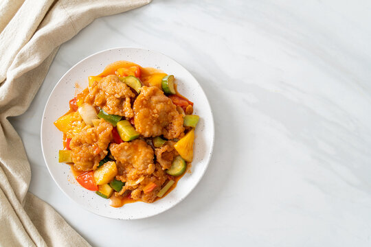 Stir fried sweet and sour sauce with pork