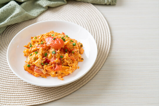 Stir-fried tomatoes with egg or Scrambled eggs with tomatoes